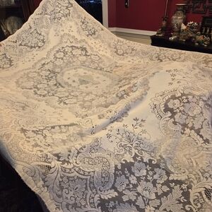 GUC VTG Manufactured Lace Tablecloth  88" x 68"
